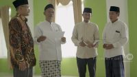 Dr. H. Abdullah Munir, M.Pd. (Pakai Kain Sarung Putih) sedang memberi pengarahan para Ustad PPMI - Foto Aset TVRI